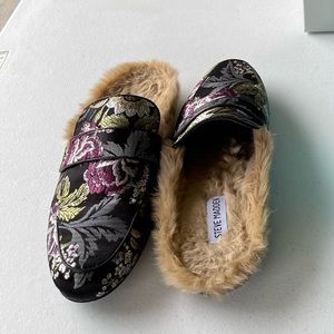 Accepting Reasonable Offer!
Steve Madden Kaden Mule
